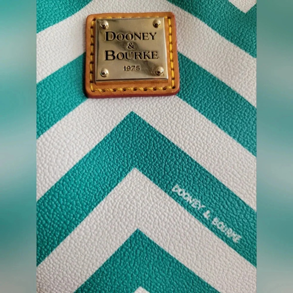 Dooney & Bourke shoulder bag - Picture 10 of 10